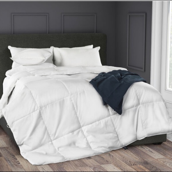 - Royal luxe down comforter size queen